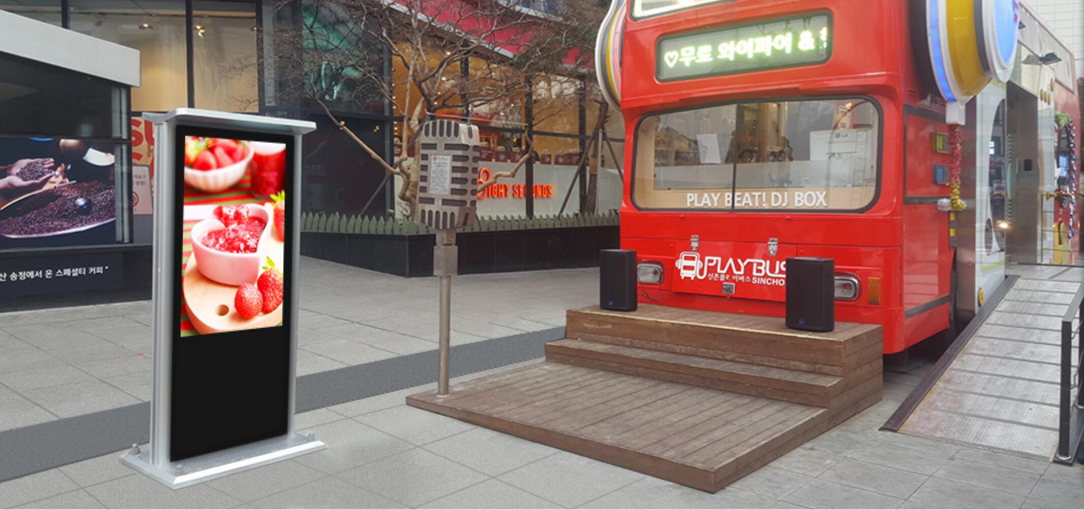 Outdoor Intelligent Community Display in Korea